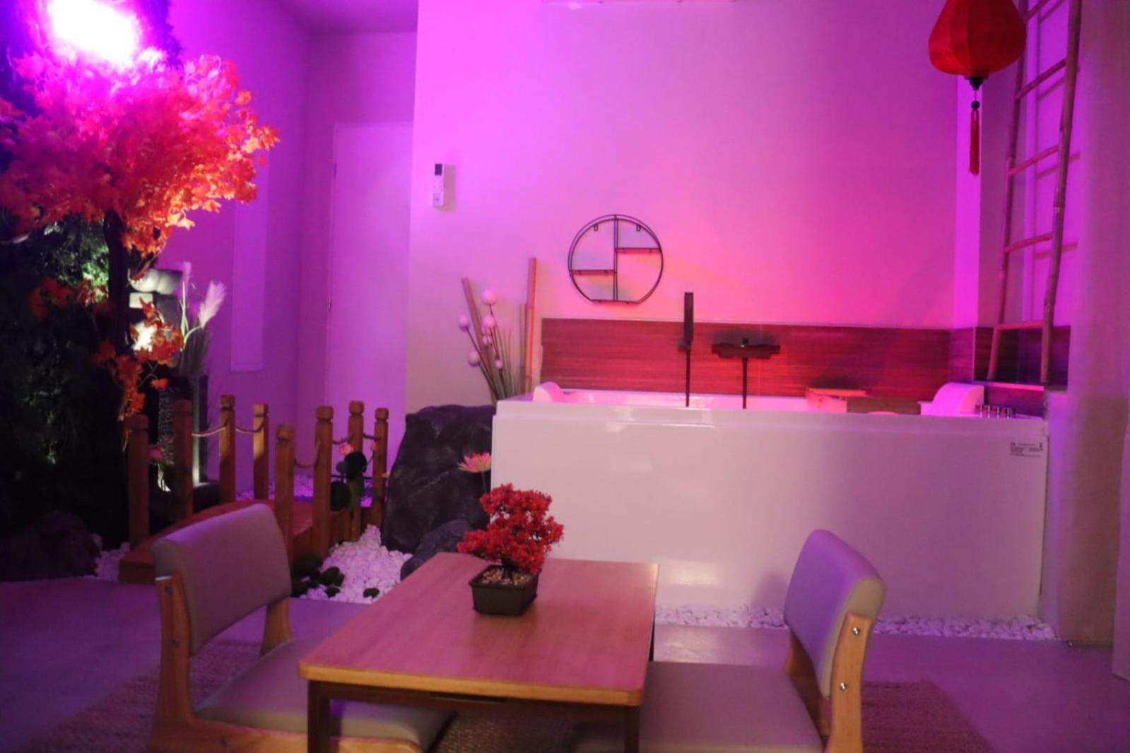 Loveroom Japon Avec Balneotherapie ตูลง ภายนอก รูปภาพ