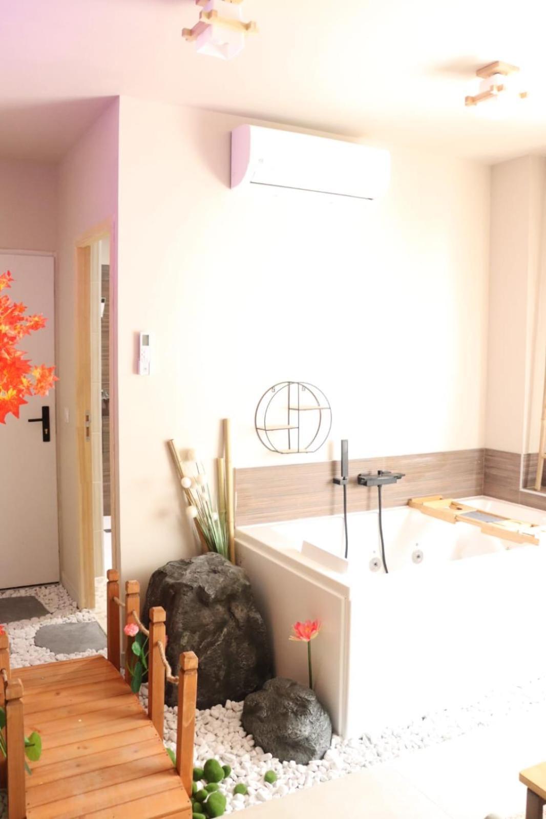 Loveroom Japon Avec Balneotherapie ตูลง ภายนอก รูปภาพ