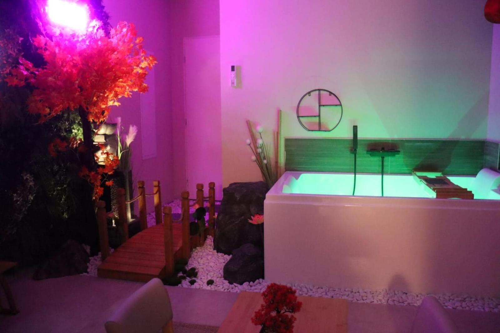 Loveroom Japon Avec Balneotherapie ตูลง ภายนอก รูปภาพ