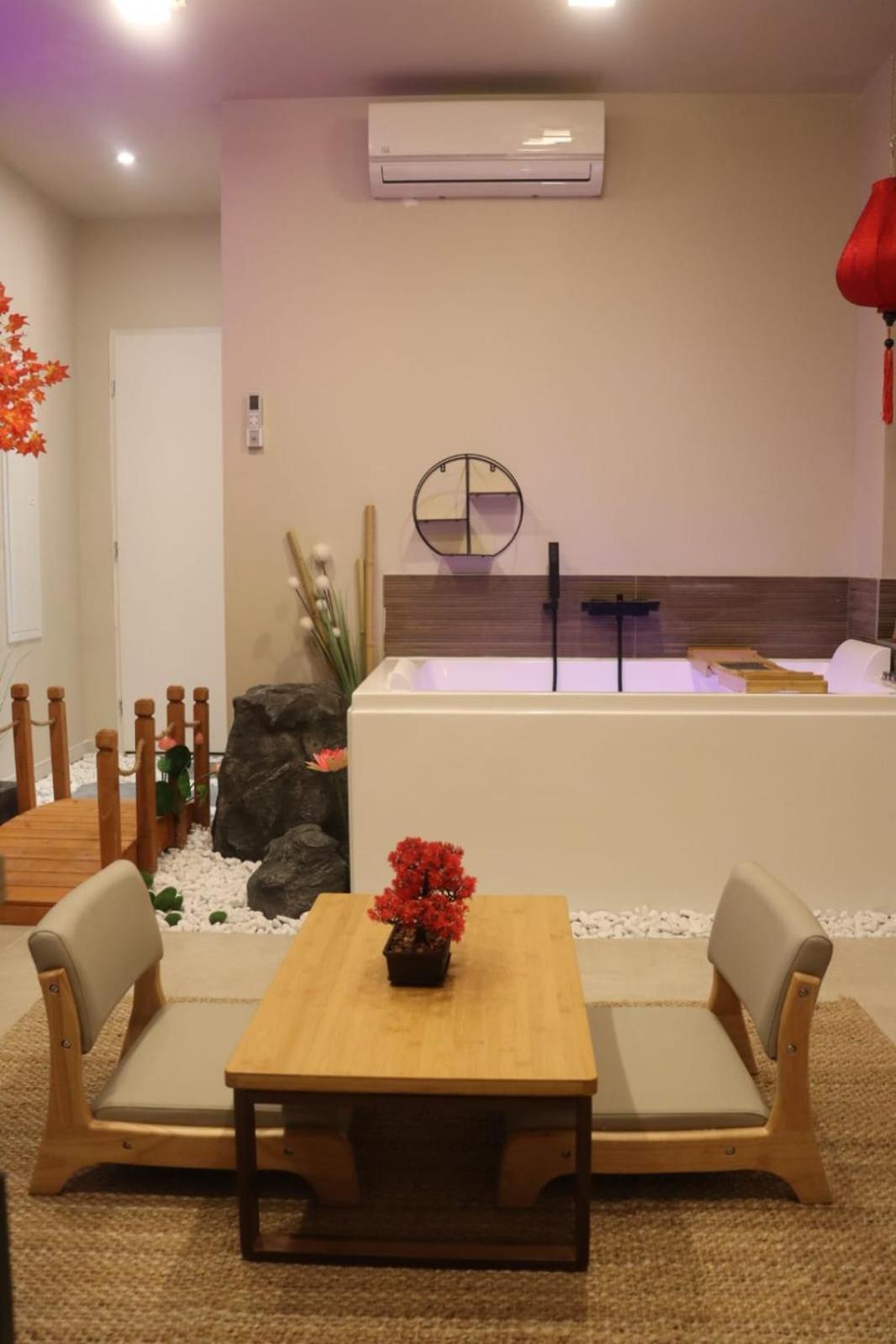 Loveroom Japon Avec Balneotherapie ตูลง ภายนอก รูปภาพ