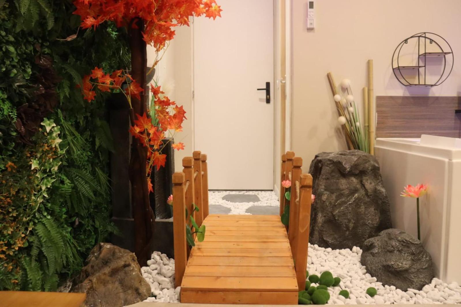 Loveroom Japon Avec Balneotherapie ตูลง ภายนอก รูปภาพ