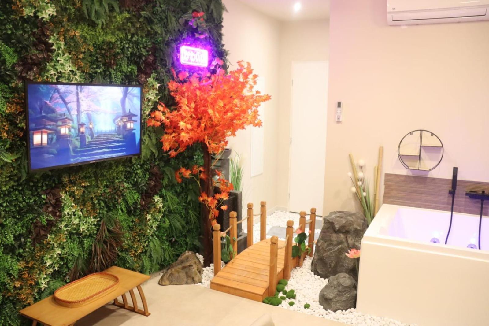 Loveroom Japon Avec Balneotherapie ตูลง ภายนอก รูปภาพ